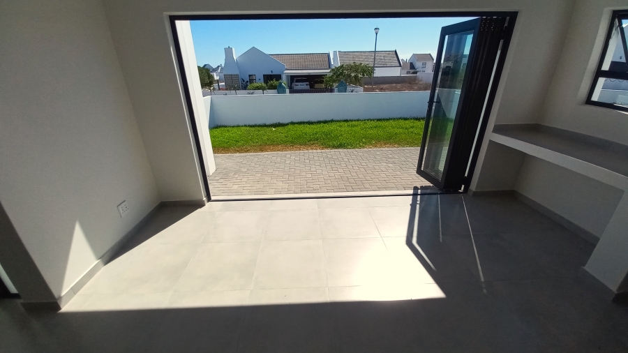 3 Bedroom Property for Sale in Brittania Beach Estate Western Cape
